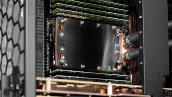 Гибридный HPC-сервер со встроенным хранилищем 120 ТБ | Кейс HYPERPC AMPERE