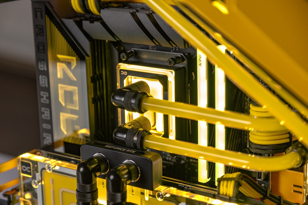 ASUS ROG CROSSHAIR X870E HERO и кастомный кабель-менеджмент