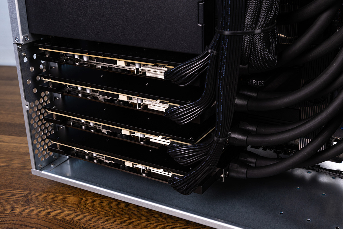 Кейс HYPERPC G4 PRO RACK — графические ускорители NVIDIA RTX 5090