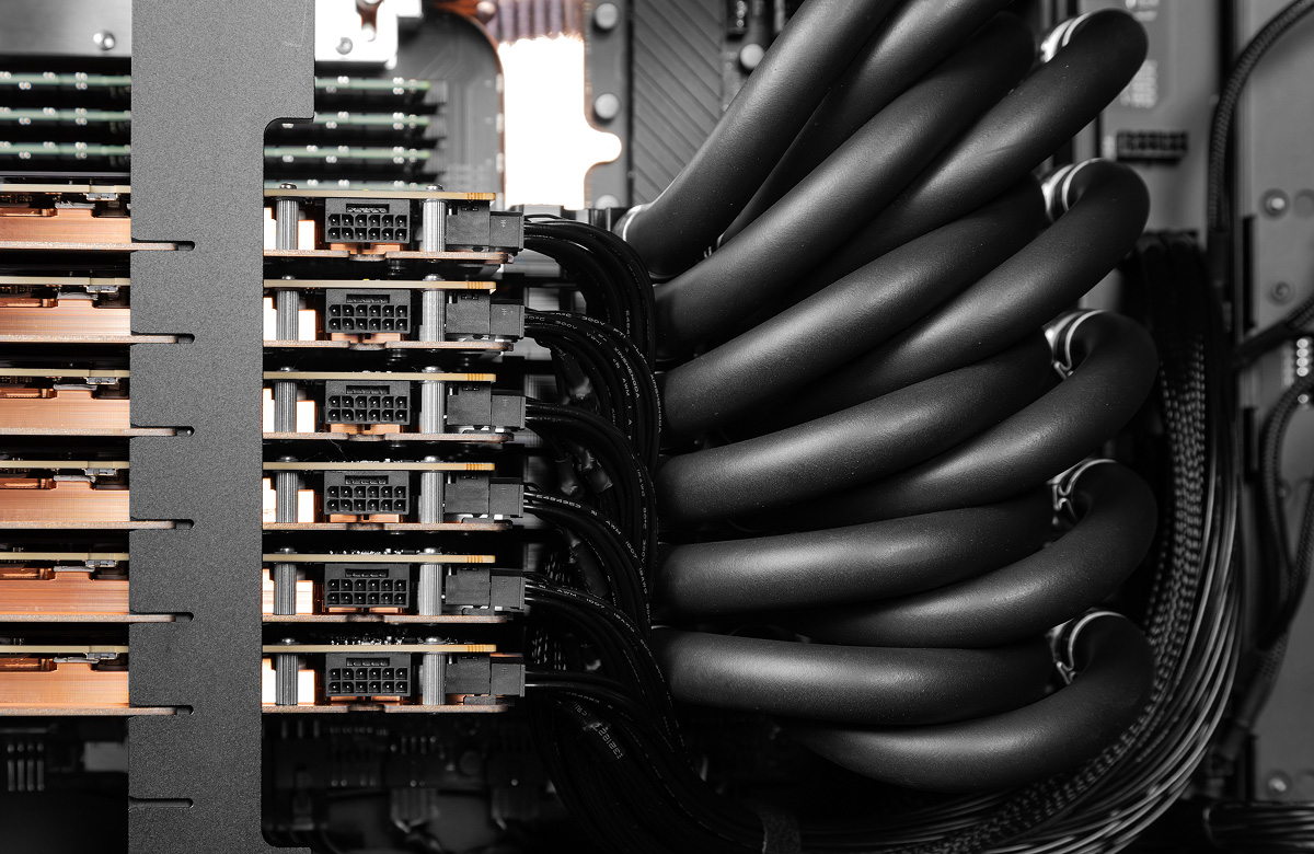 HYPERPC — вид тыловой части, интерфейсы подключений