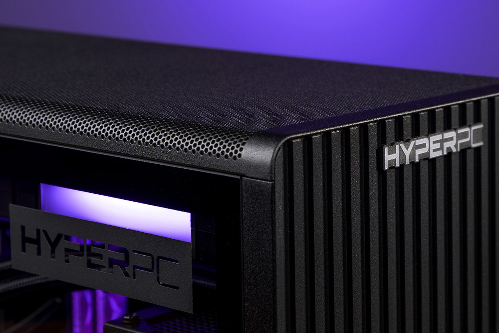 Верхняя вентиляционная панель и корпус игрового компьютера HYPERPC