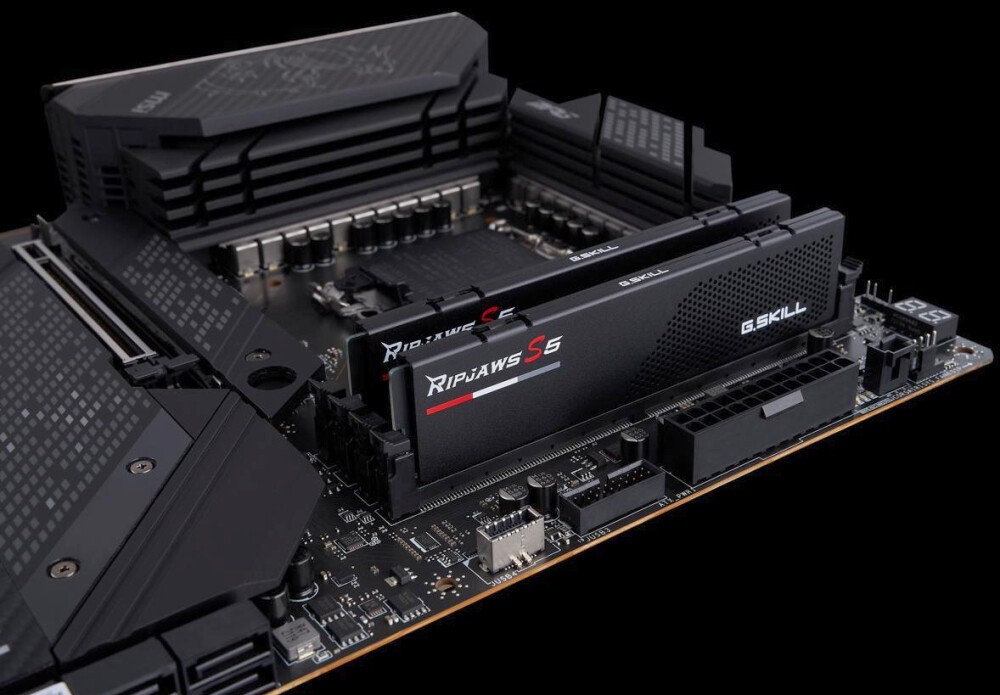 Современный комплект DDR5 памяти