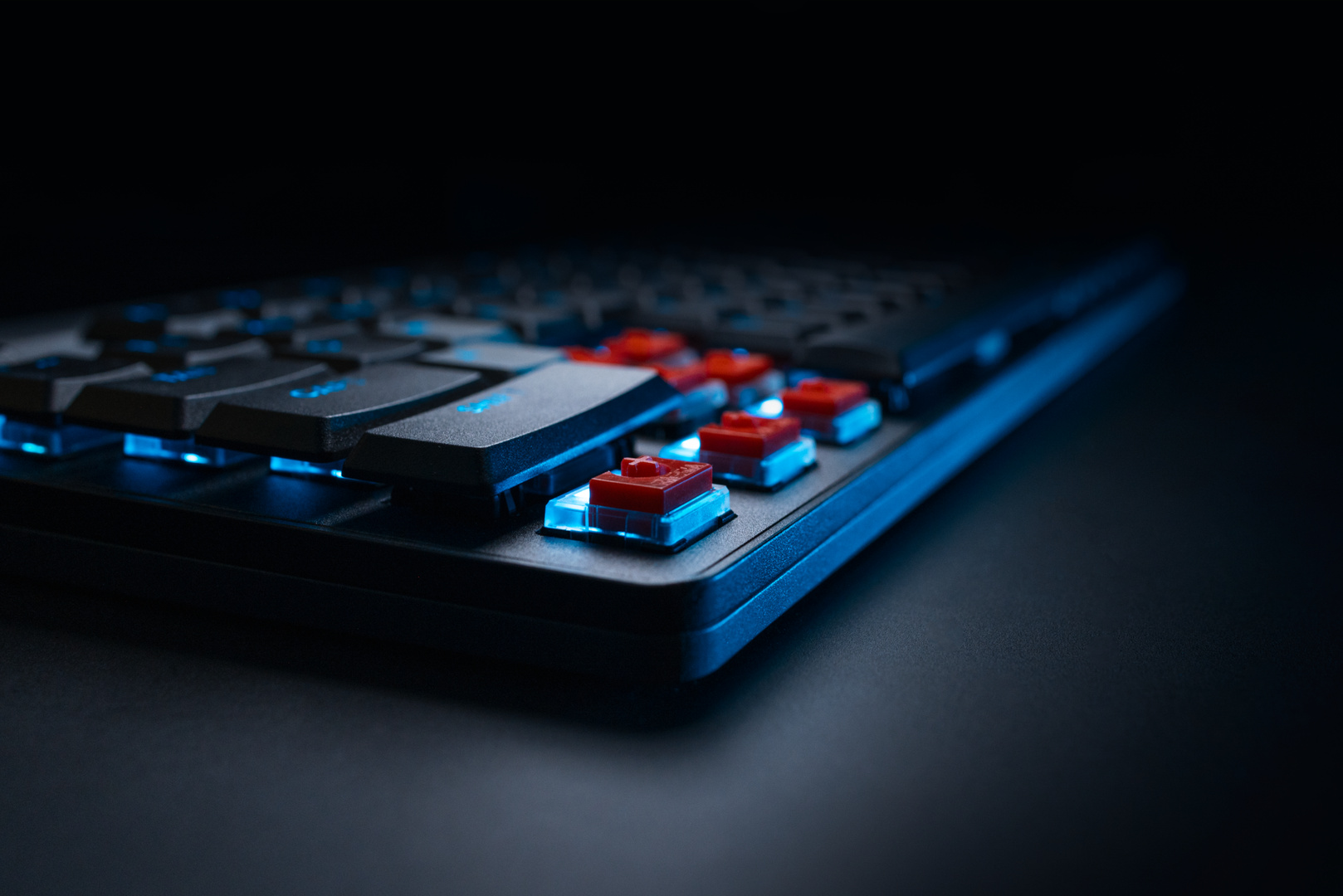Тонкая магнитная клавиатура Logitech G515 RAPID TKL с RGB-подсветкой
