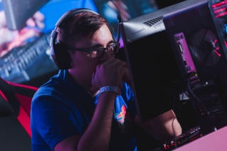 red bull r1v1r runes live photo 01