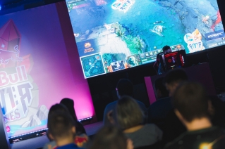 red bull r1v1r runes live photo 02