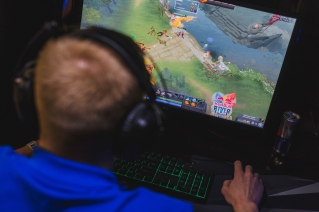 red bull r1v1r runes live photo 08